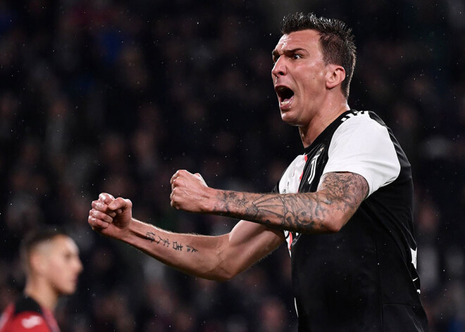 Mandžukičs pamet "Juventus" un karjeru turpinās Katarā