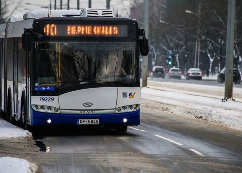 Jau simtiem rīdzinieku parakstījušies, protestējot pret „Rīgas satiksmes” nodomu likvidēt 40. autobusa maršrutu un to nomainīt ar daudz lēnāku trolejbusu, kurš pie tam taisīs liekus līkumus.