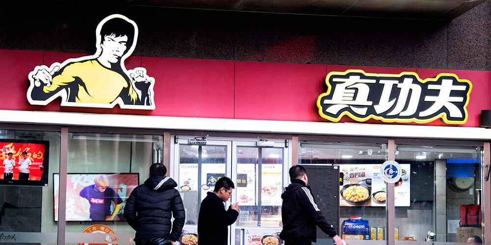 Brūsa Lī meitas kompānija iesūdz Ķīnas ātrās ēdināšanas uzņēmumu, kas 15 gadus logotipā izmantojis viņas tēva tēlu