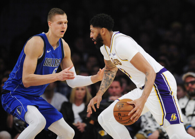 Porziņģis sezonas trešajā spēlē pret "Lakers" gūst 11 punktus, piedzīvojot neveiksmi