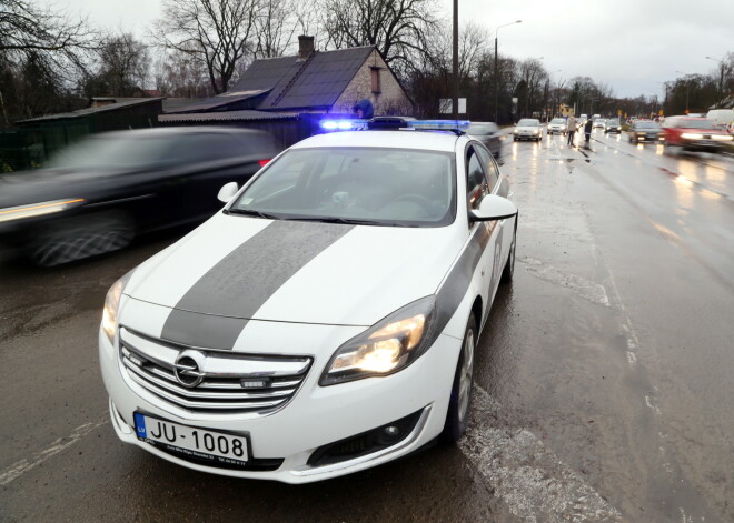 Policija turpinās pastiprināti uzraudzīt satiksmes drošību