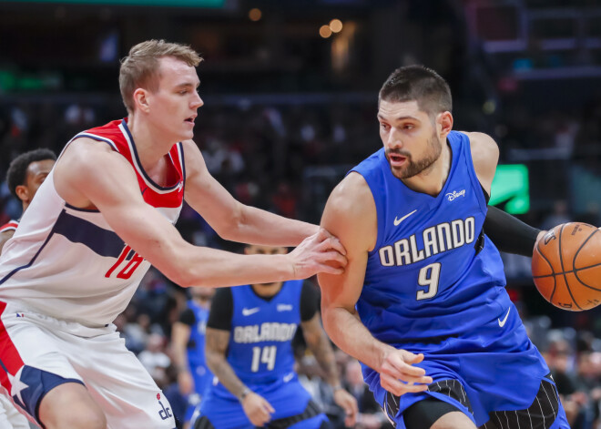 Anžejam Pasečņikam otro NBA spēli pēc kārtas 10 atlēkušās bumbas