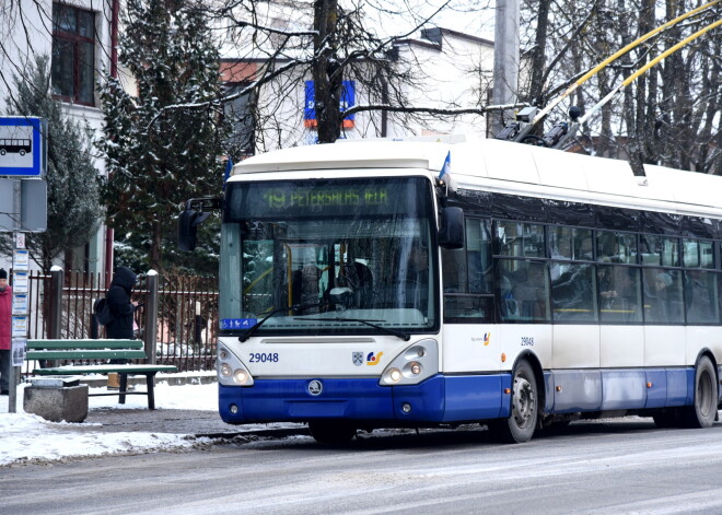 Рижане недовольны заменой 40-го автобуса, а Rīgas satiksme уверены в правильности решения