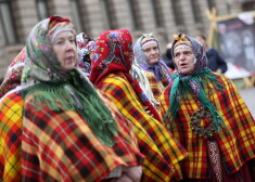 Ar suitu sievām slavenā Alsunga gan nevēlas zaudēt vietvaras neatkarību un pievienoties Kuldīgai.