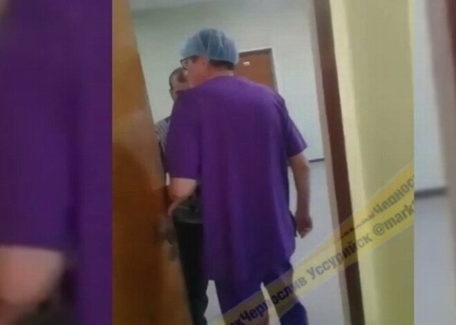 Стоматолог сломал пальцы просившей о помощи молодой маме
