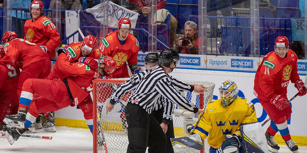 Krievijas U-20 hokeja izlase pagarinājumā salauž zviedru sirdis un iekļūst finālā