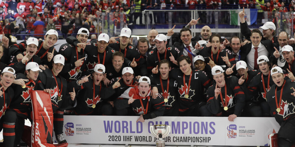Kanādas U-20 hokejisti atspēlējas pret Krieviju un triumfē pasaules junioru čempionātā
