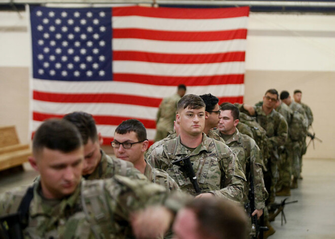 Pentagona vadītājs noliedz ASV lēmumu atstāt Irāku