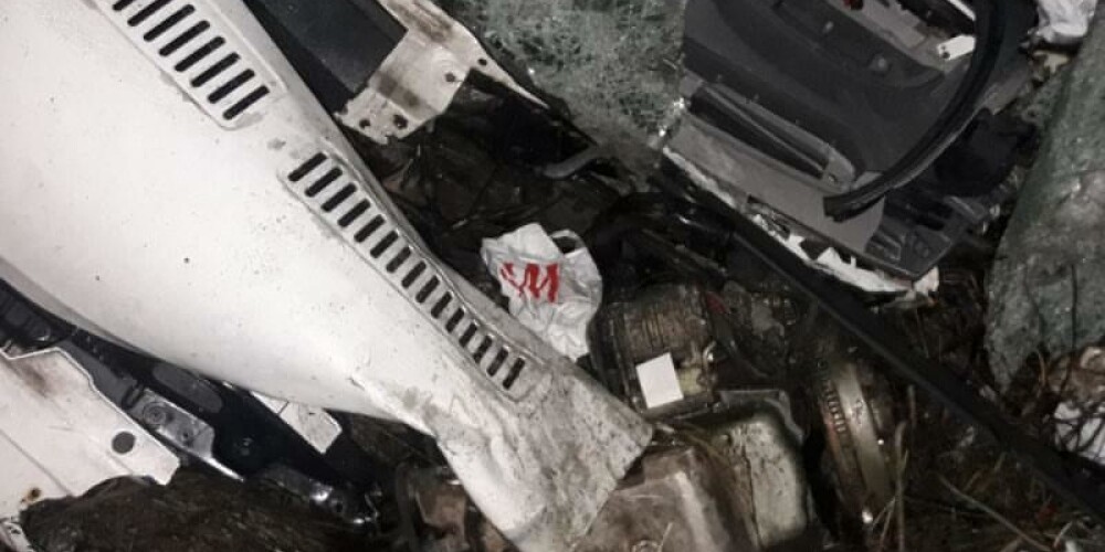 Smaga avārija uz Rīgas-Liepājas šosejas: 3 auto sadursmē gājis bojā cilvēks un vēl četri cietuši