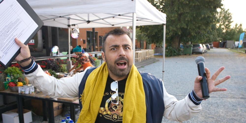 Roberto Agostino Meloni (itāļu: Roberto Agostino Meloni; dzimis 1977. gada 6. decembrī Ardarā, Sardīnijā, Itālijā) ir itāļu dziedātājs un televīzijas raidījumu vadītājs, kurš dzīvo un darbojas Latvijā. Divas reizes piedalījies Eirovīzijas dziesmu konkursā: 2007. gadā kā grupas "Bonaparti.lv" dalībnieks un 2008. gadā kā grupas "Pirates of the Sea" dalībnieks.