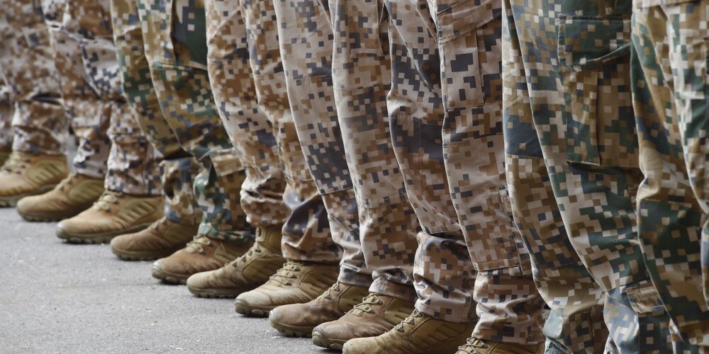 Latvija patlaban nav plānojusi atsaukt savus Irākā dienošos karavīrus