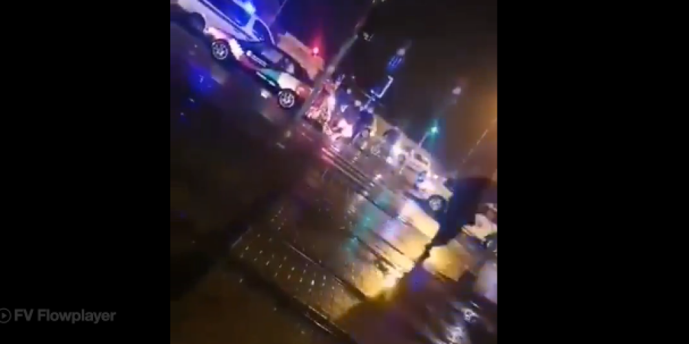 Видео: в Лиепае у магазина машина сбила ребенка