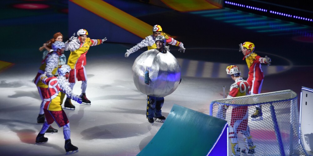 Pasaulslavenā kanādiešu cirka šovu trupa “Cirque du Soleil” šonedēļ “Arēnā Rīga” izrāda akrobātisko izrādi uz ledus “Crystal”.