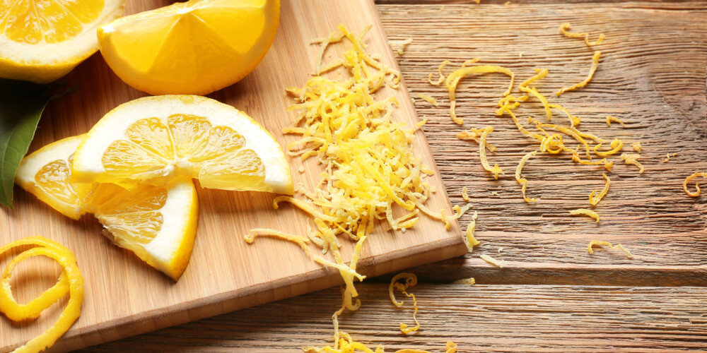 Kā vienkārši norīvēt citrona miziņu