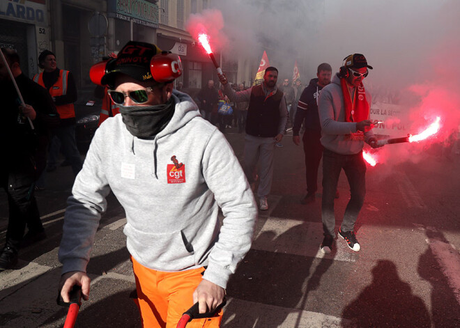 Francijā notiek plaši protesti un streiki pret pensiju reformu