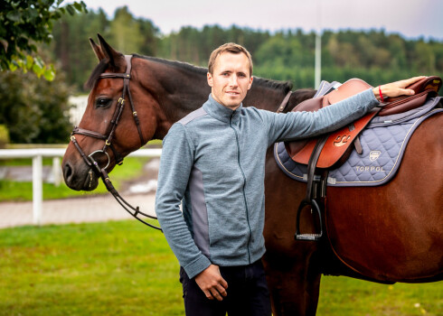 Kristaps Neretnieks ir vienīgais latviešu jātnieks, kurš startējis Pasaules kausa finālā. Teju katrs talantīgā jātnieka panākums ir jauna lapaspuse Latvijas kokūra vēsturē.