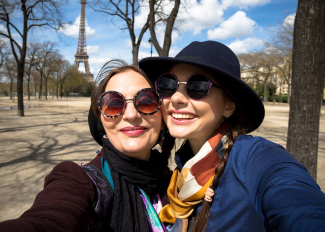 8 iemesli, kāpēc izskatāmies jaunāki nekā mūsu vecāki tajos pašos gados