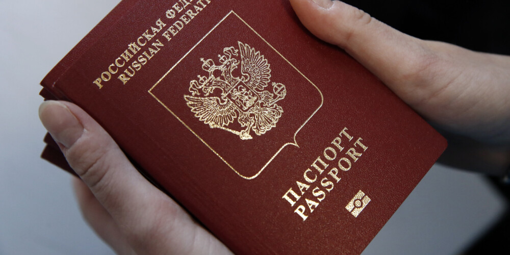 Rīgas lidostā pieķer 10 Krievijas pilsoņus ar viltotiem spiedogiem pasēs