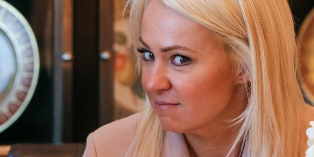 «Совсем мало платит девочке»: Рудковская упрекнула Авербуха в скупости