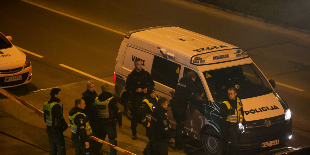 Milzu satraukums Viļņā: policija visu nakti meklē 11 gadu vecu meiteni, kura, iespējams, ievilkta svešā auto
