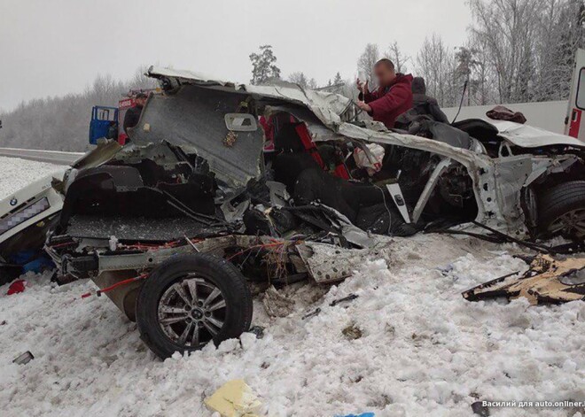 «Живой, но ни слова не говорит. Машину разорвало»: непристегнутый водитель  выжил чудом