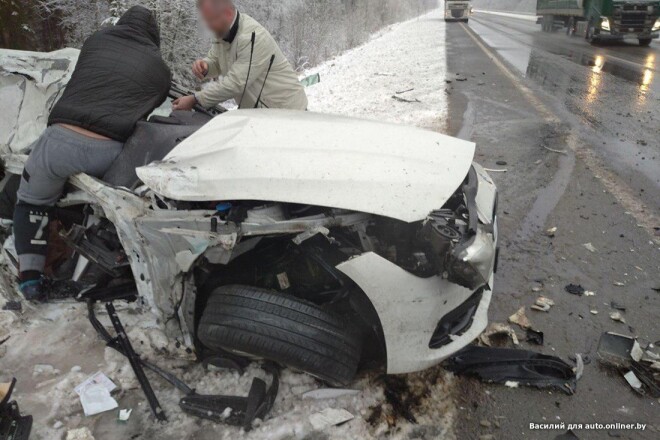 До приезда скорой другие водители пытались помочь пострадавшему