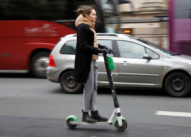 Ministrija vēlas ielās redzēt tikai tādus elektroskūterus, kas nebrauc ātrāk par 25km/h