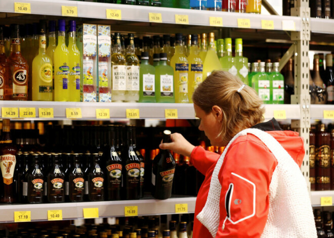 Tirgotāji pauž viedokli par ideju ierobežot alkohola un tabakas pārdošanu skolēnu dziesmu un deju svētku laikā