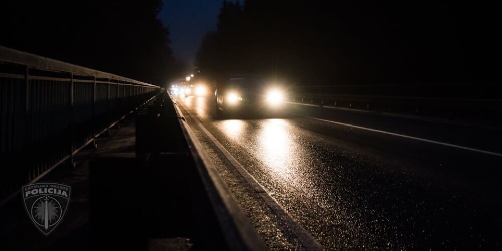 Водитель Audi на трассе Рига-Сигулда насмерть сбил женщину: поиск очевидцев