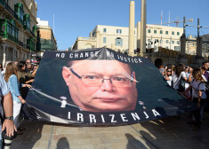 Maltas studenti jau 2017.gadā pēc žurnālistes slepkavības protestēja pret policijas priekšnieksa Lorensu Kutadžāru.