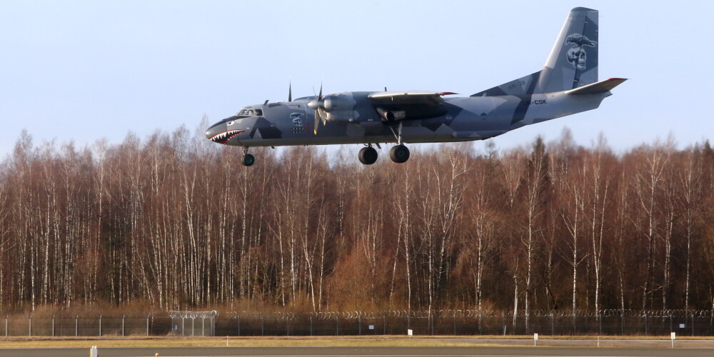 Uzsākot regulāro kravu reisu programmu uz Rīgu, starptautiskajā lidostā "Rīga" nolaižas pirmais Ukrainas aviokompānijas "Eleron" gaisa kuģis.