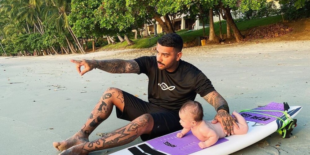 "Самое время на серф ставить": Тимати поделился фото с трехмесячным сыном