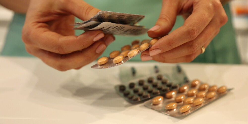 Veselības ministrija pošas apkarot zāļu lieltirgotāju apetīti, daudzmiljonu biznesu