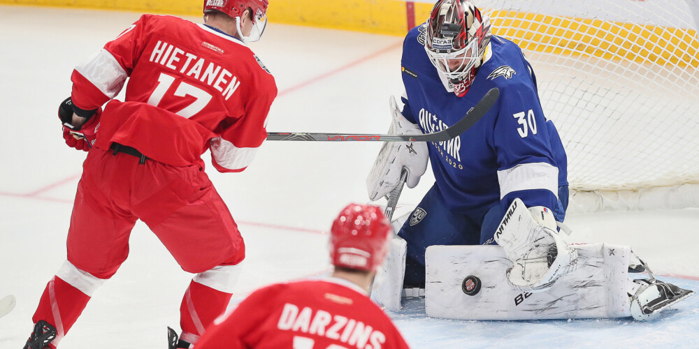 Dārziņš ar Bobrova divīzijas komandu uzvar KHL Visu zvaigžņu spēlē