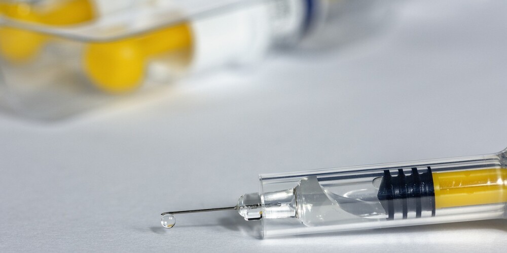 Латвийцев призывают делать обязательные прививки - антитела со временем пропадают