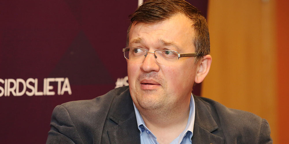 "Ja šobrīd mums varbūt nav ļoti daudz spilgtu spēlētāju, tas jākompensē ar kolektīvu, ar labu komandas darbu, kas arī būs galvenais uzdevums tuvākajā laikā man kopā ar treneru kolektīvu," sacīja jaunais galvenais Treneris Dainis Kazakevičs.