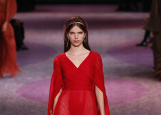 Kā būtu, ja pasaulē valdītu sievietes? "Christian Dior" augstā mode - izsmalcināts manifests feminismam