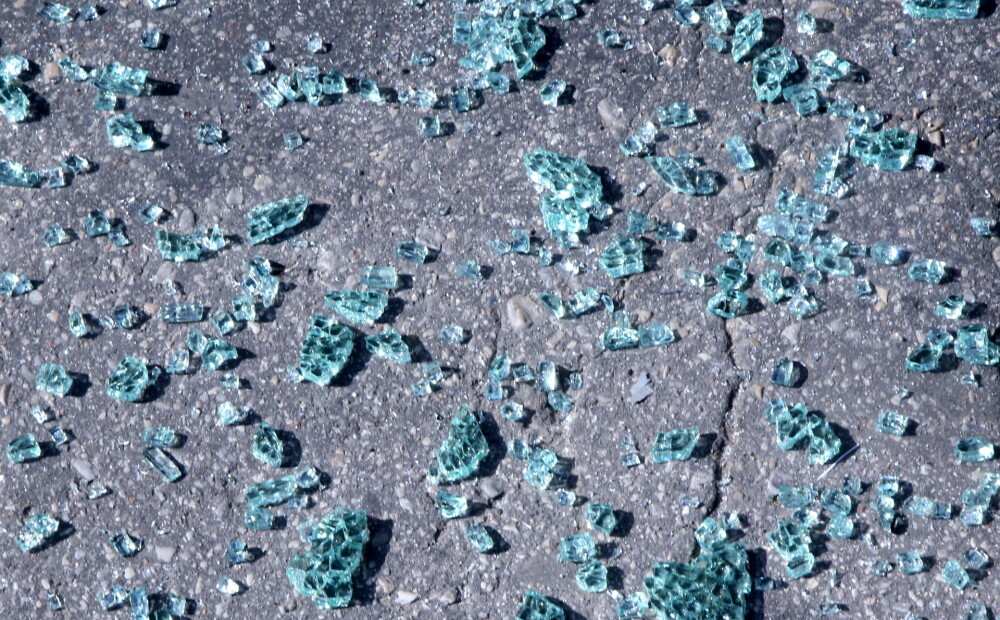 Traģisks negadījums ražotnē Tukuma novadā: gājis bojā stikla lokšņu saspiests vīrietis