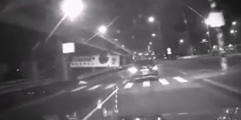 VIDEO: BMW vadītājs Rīgas ielās bēg no policijas ar 195 km/h