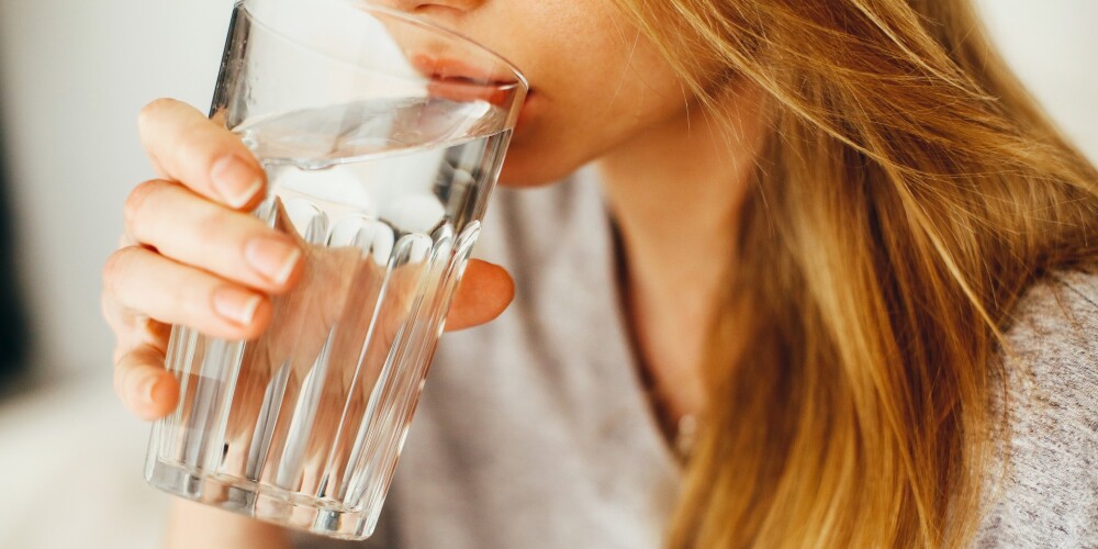 Ko veselībai var nodarīt pārāk daudz uzņemts dzeramais ūdens