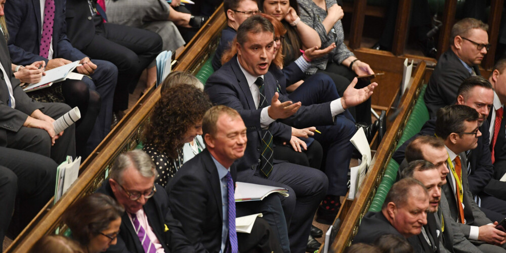 Lielbritānijas parlamentā notiek pēdējie balsojumi par breksita likumprojektu