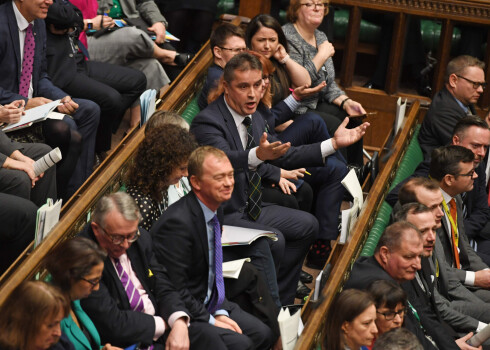 Lielbritānijas parlamentā notiek pēdējie balsojumi par breksita likumprojektu
