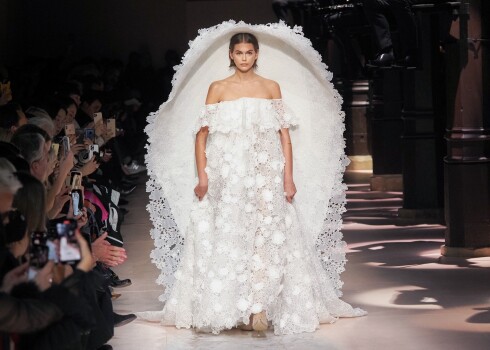 "Givenchy" kolekcijas pērle - Kaijas Gerberes kāzu kleita