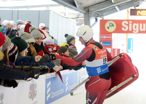 Kamaniņu braucējs Kristens Riks Rozītis trasi veica 49,192 sekundēs, izcīnīdams pirmo vietu.