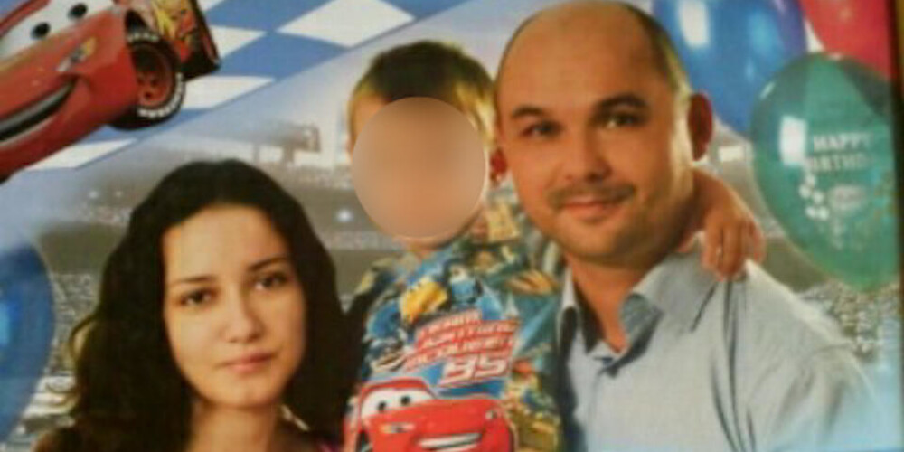 "Дети его любят": отец оставил детей в аэропорту с запиской и исчез