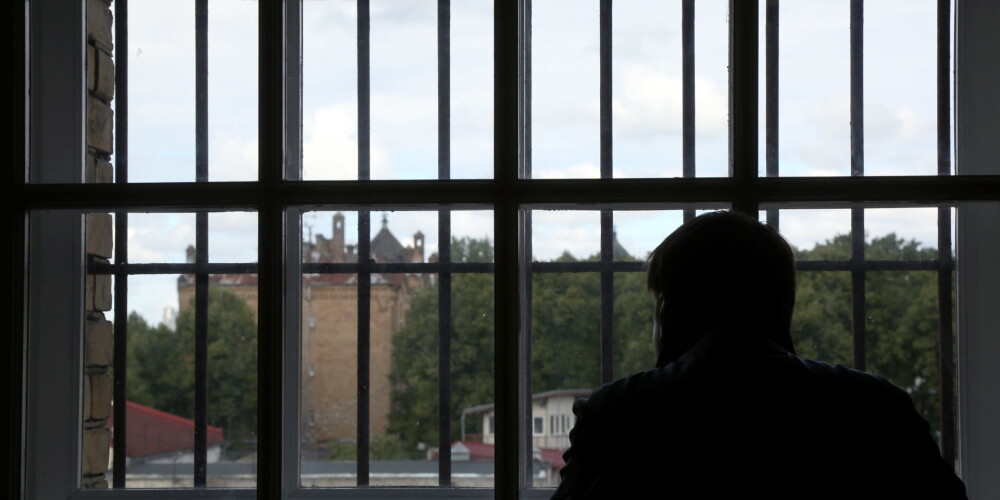 За неуплату налогов два жителя Латвии получили реальные тюремные сроки
