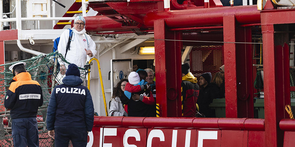 Kuģim "Ocean Viking" ar 403 migrantiem atļauts piestāt Itālijas ostā