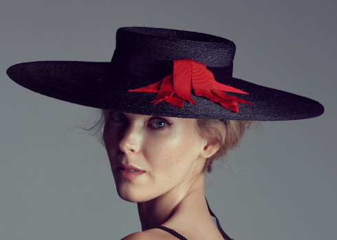 Дело в шляпах! Как экс-москвичка Ксения Данилова стала звездой латвийской моды