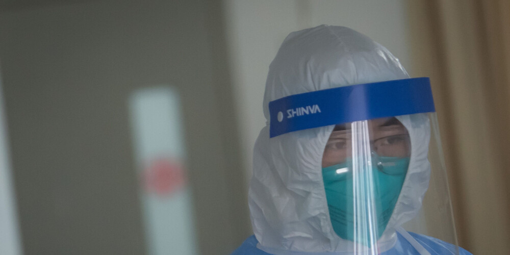 Sieviete Ķīnā, kura, iespējams, inficējusies ar nāvējošo koronavīrusu, pasaulē laidusi veselīgu puisēnu