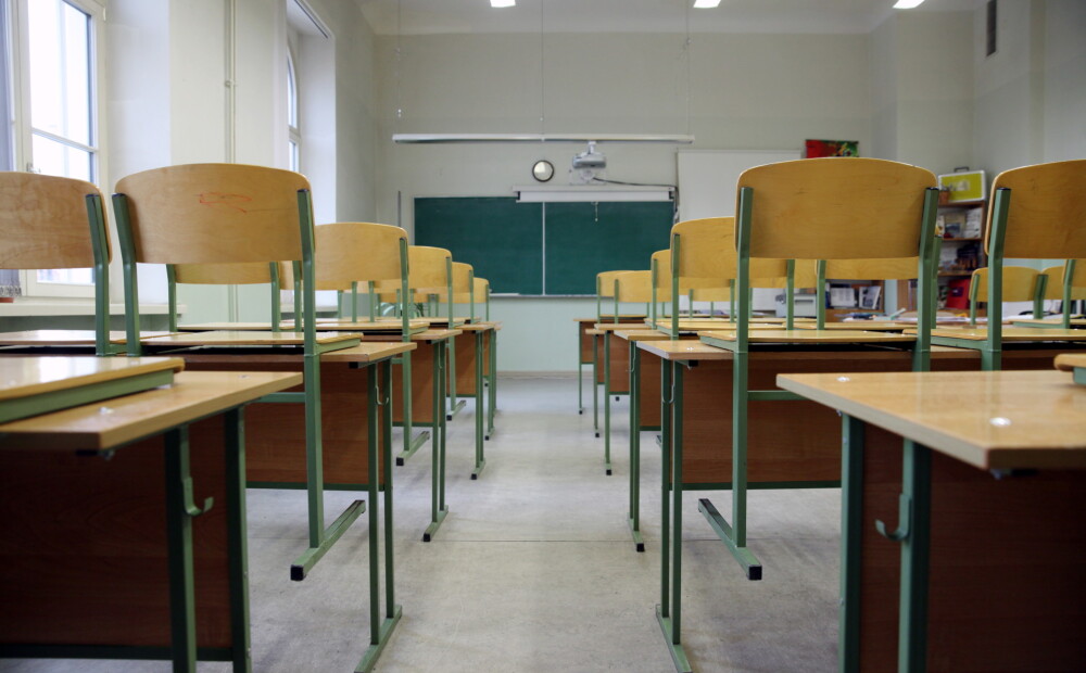 Vairāku reorganizēto Rīgas skolu pedagogi tiesājas ar domi par kompensāciju neizmaksāšanu